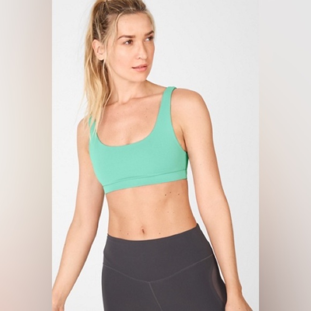 NWT Fabletics Lola Low Impact Sports Bra